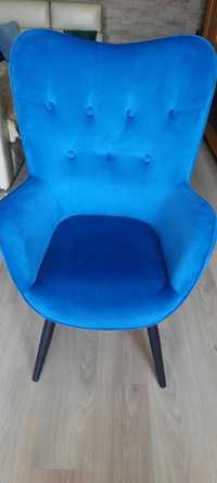 Fotel pluszowy niebieski,bardzo wygodny ,do codziennego relaksu.