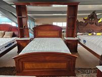 Magnifico conjunto de cama, mesas de cabeceira e est