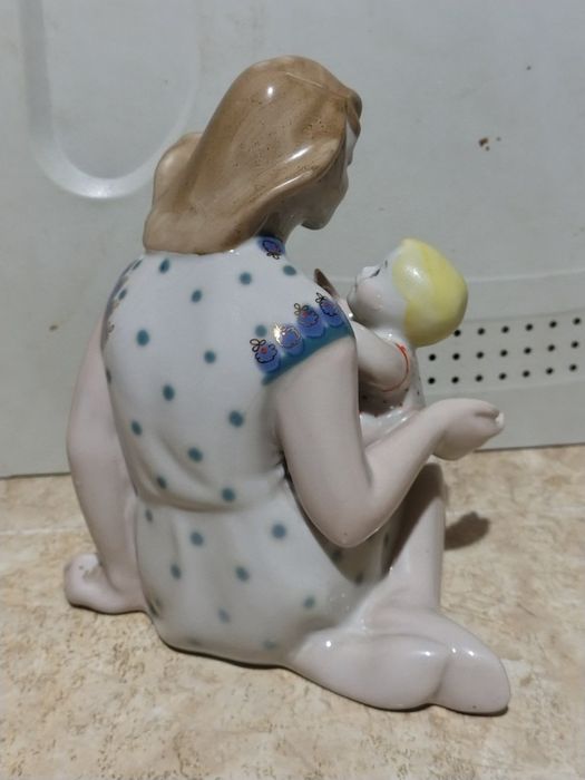 Статуетка "Щасливе материнство".