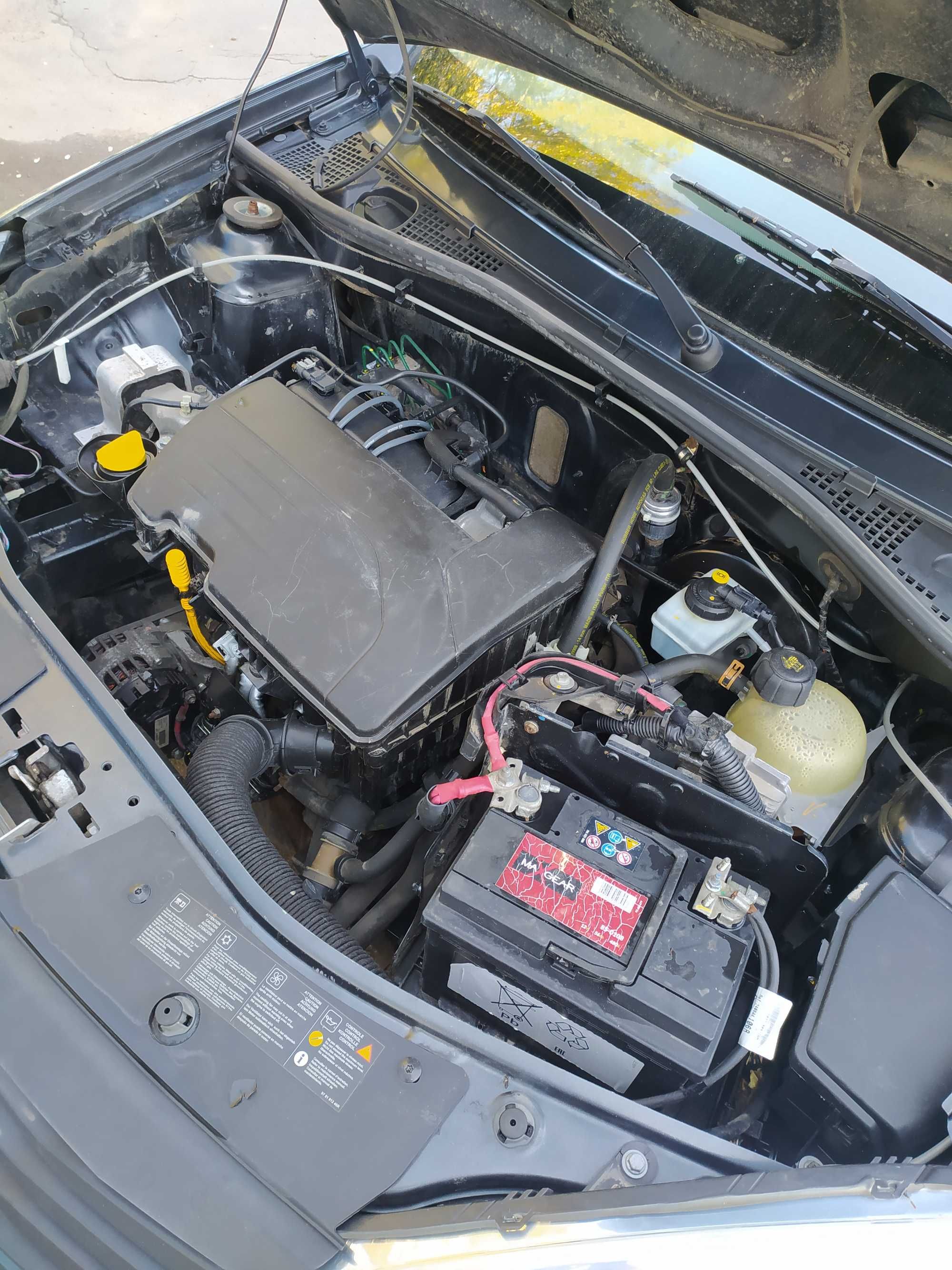Dacia Sandero 2012. Газ бензин 4 цил, 1,2