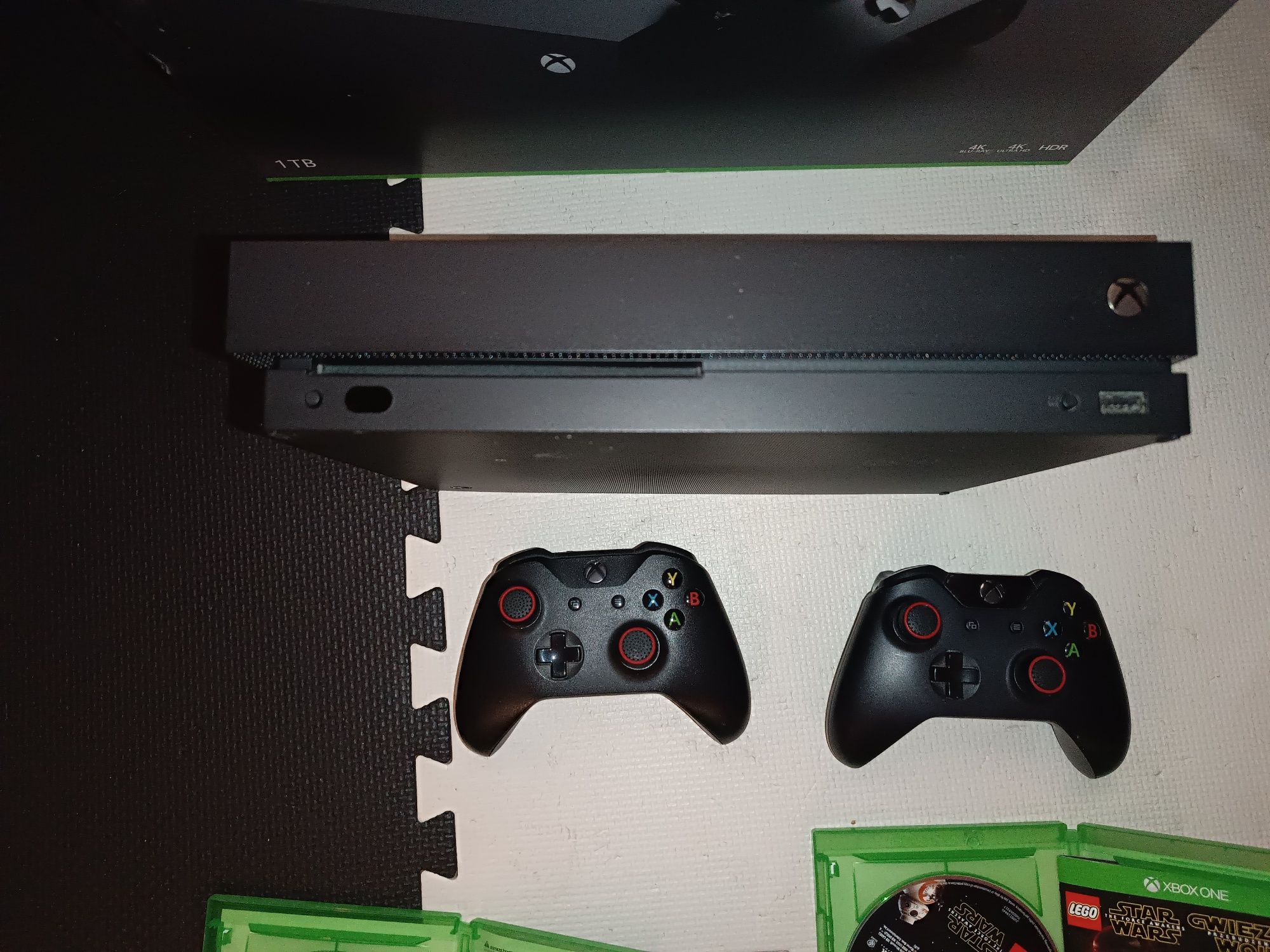 Konsola Xbox One X z grami okazja 1TB