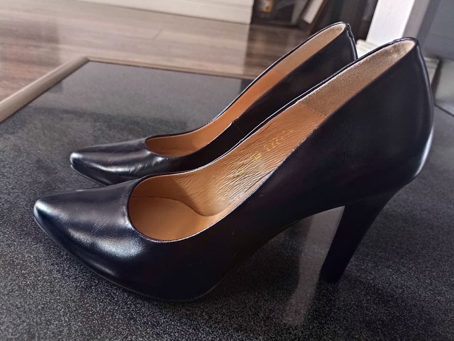 Szpilki czółenka skórzane Darbut rozmiar 38 nowe