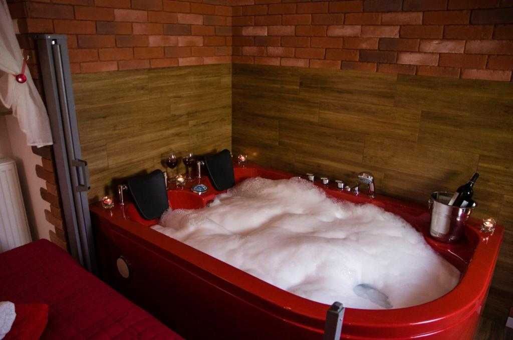 Apartament z JACUZZI  na doby w Krakowie - 1km-KAZIMIERZ, 2 km- RYNEK
