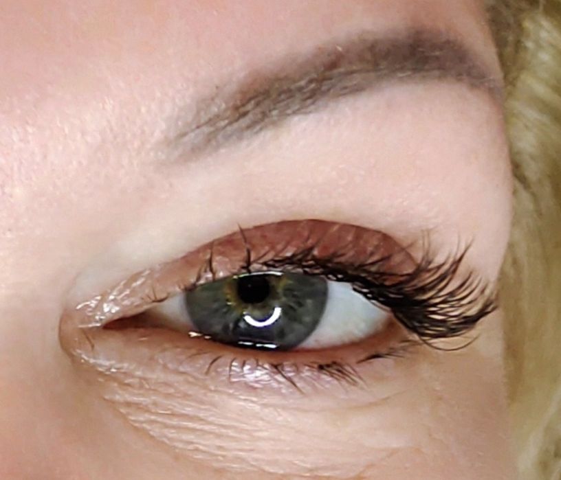 Потрібні моделі для нарощування вій