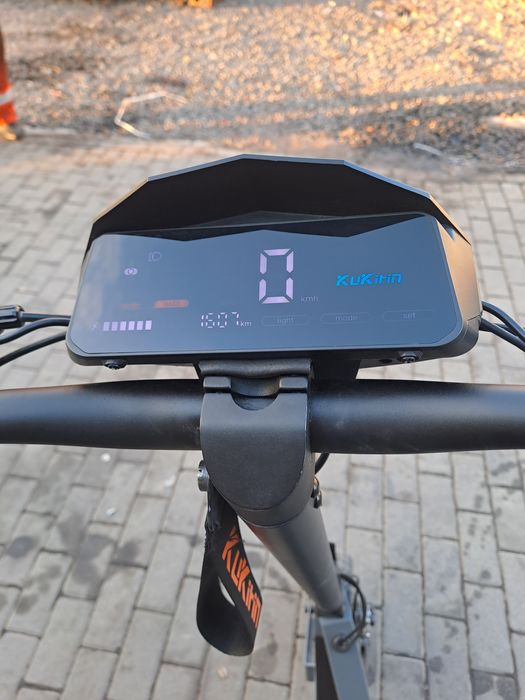 Продам самокт Kukirin G2