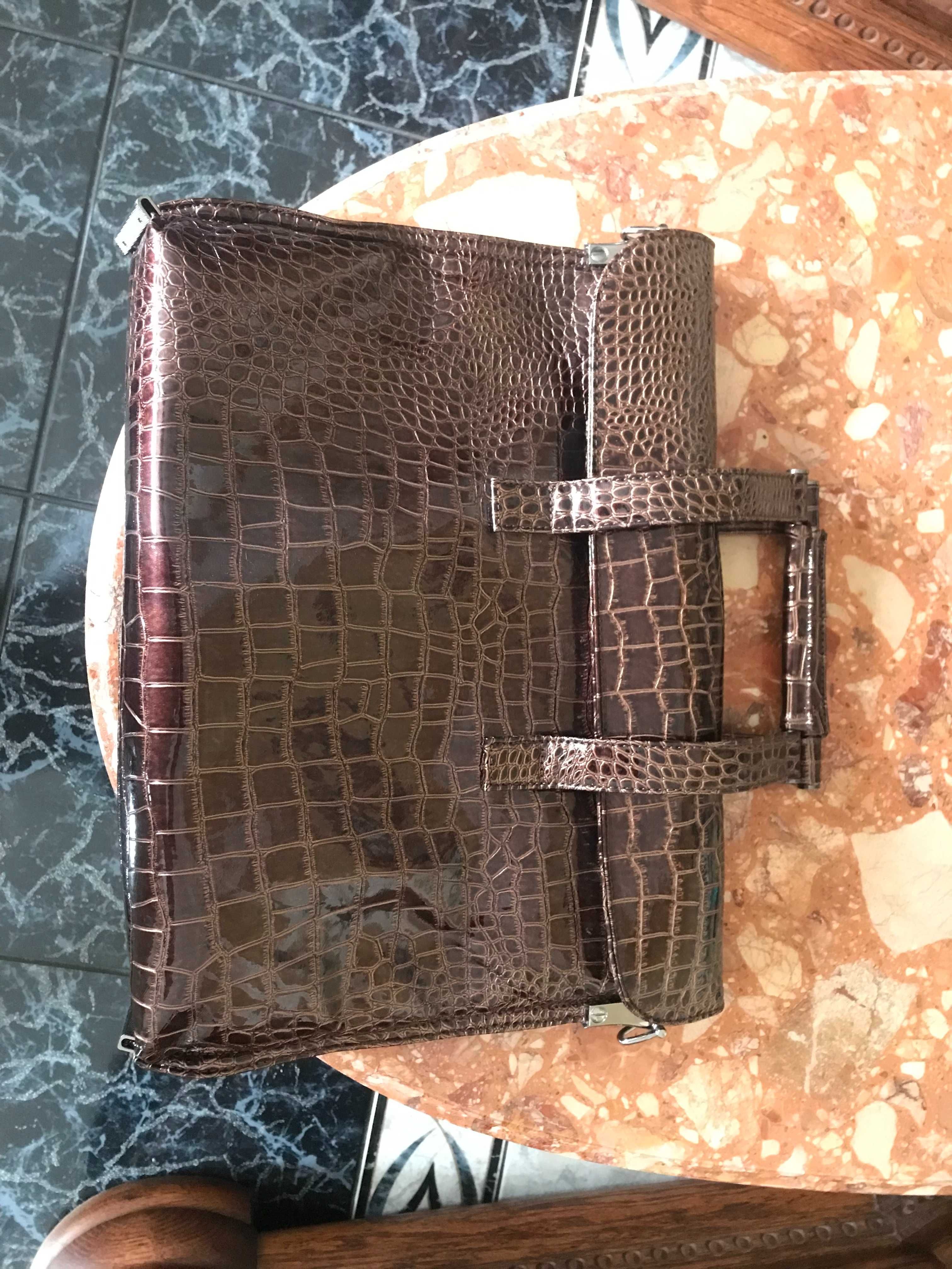 Продам женский кожаный портфель (сумку)
