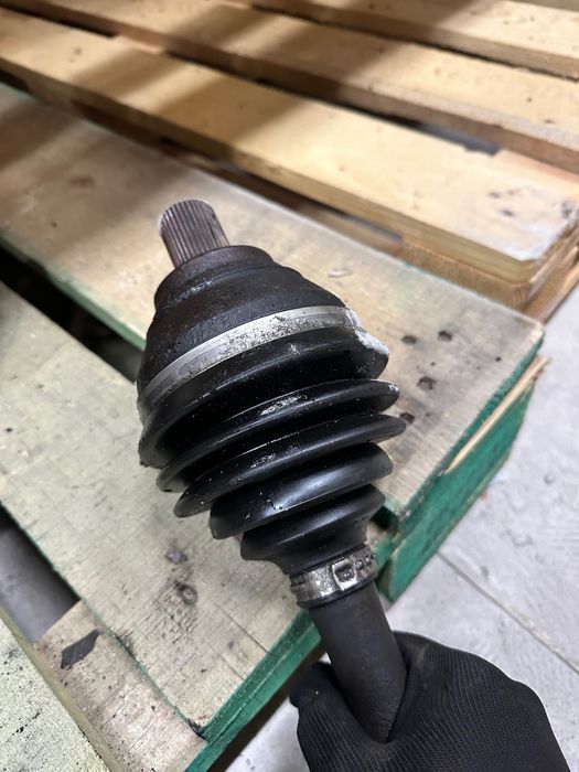 Піввісь Skoda SuperB Octavia. Полуось Ceперь Октавиа