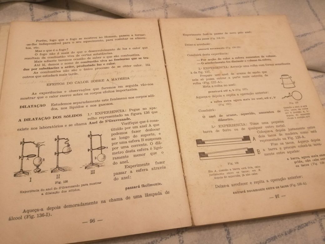 Livro antigo Geográfico-Naturais (1954)