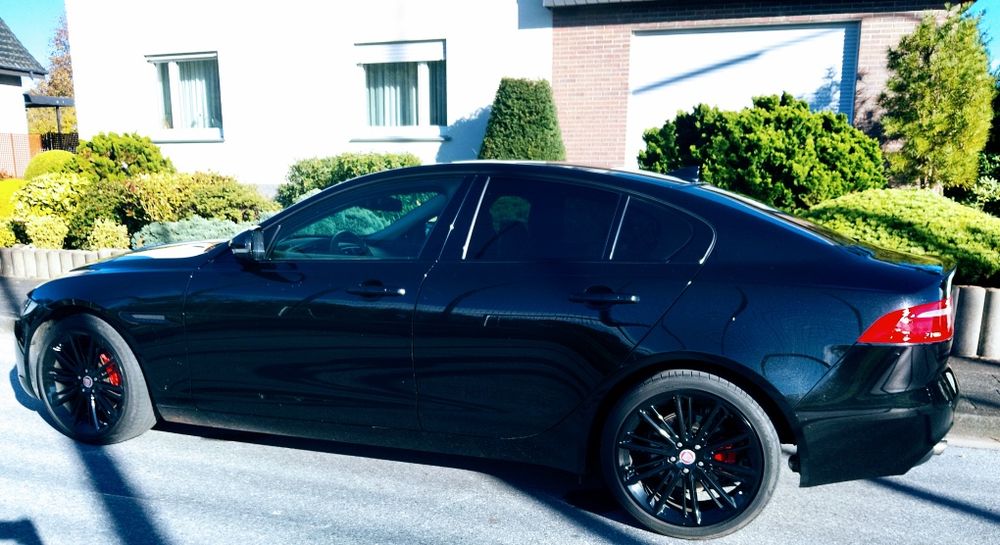 Jaguar XE 2016..