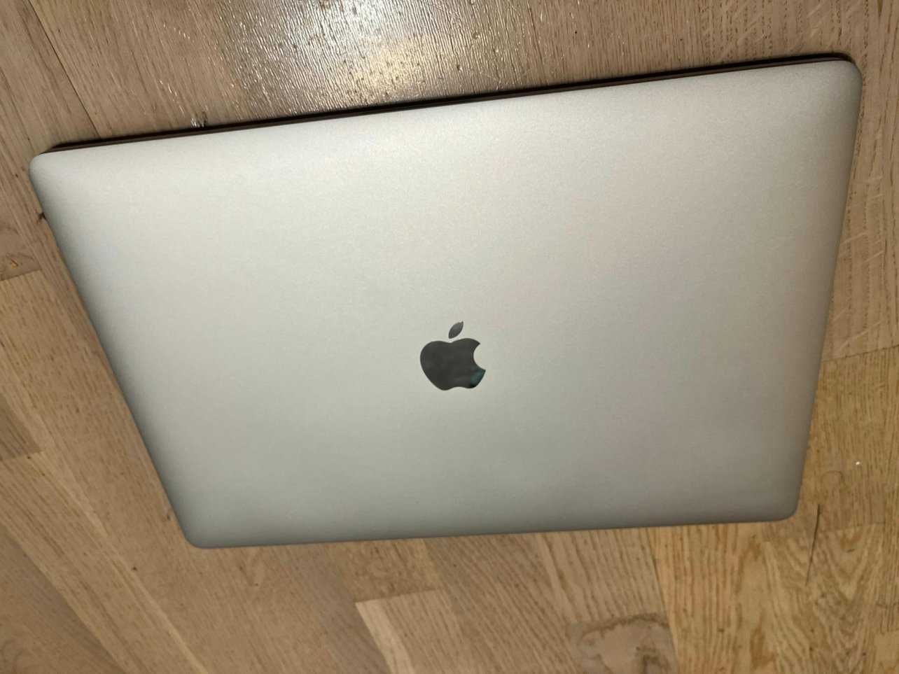 Топовый MacBook Pro 15 2018 Silver 32Gb Core i7