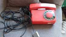Stary telefon z PRL