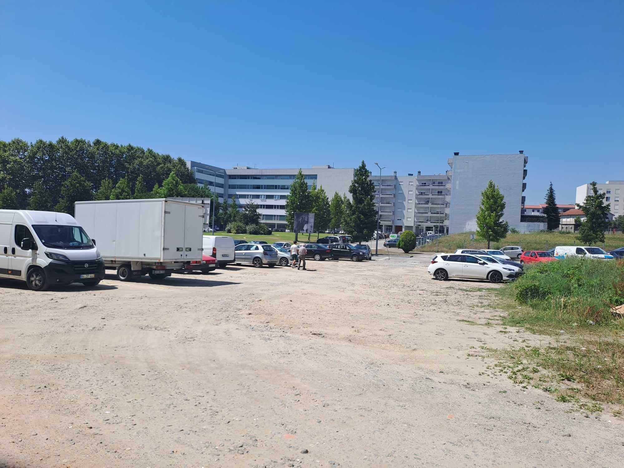 Armazém com 300m junto a Clinica Radelfe centro Paços de Ferreira