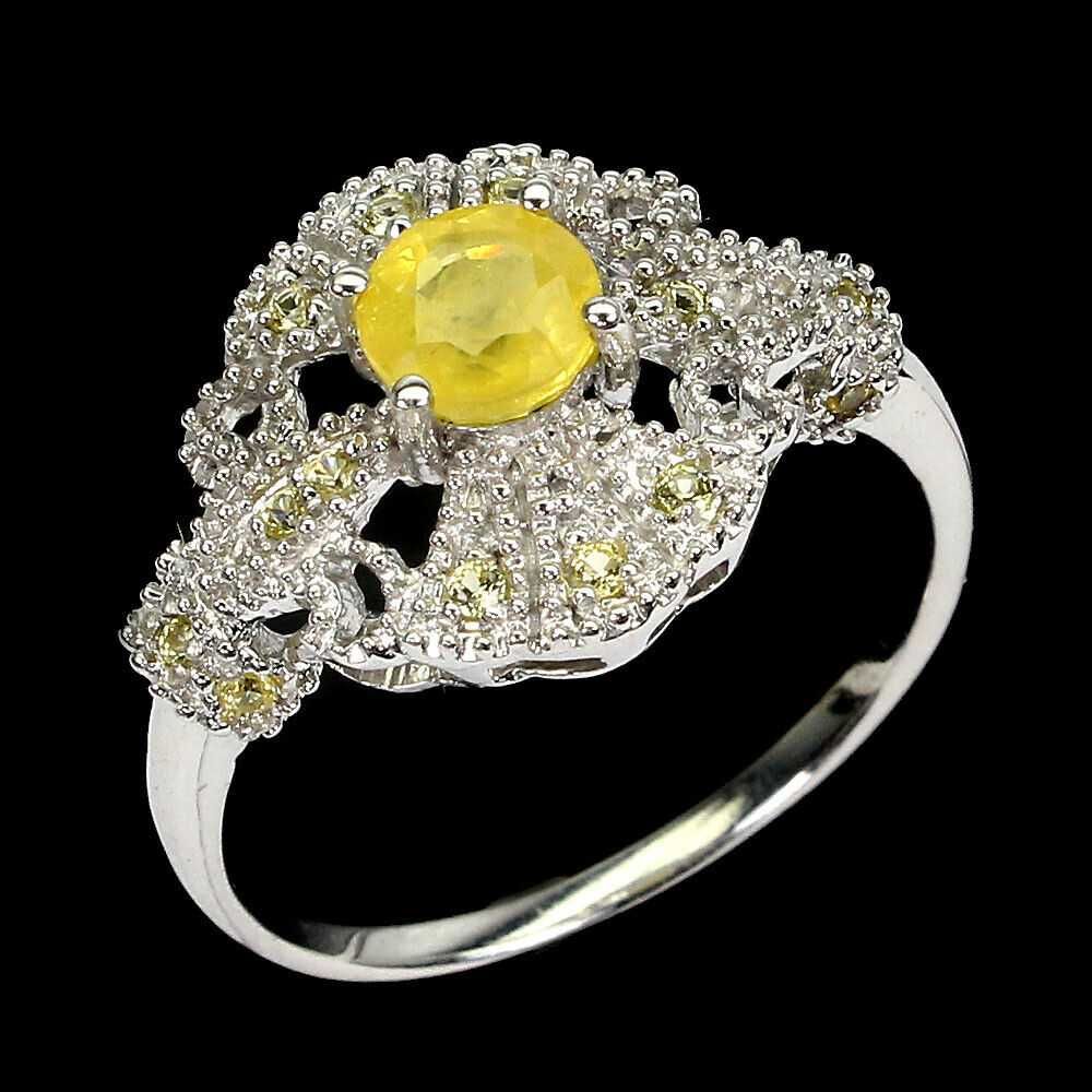Серебряное кольцо с желтым сапфиром и марказитом. Размер 18