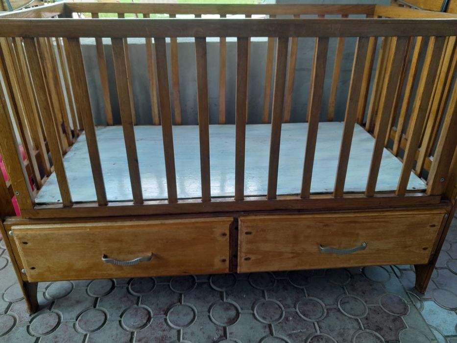 Ліжко дитяче,ліжечко(дубове)