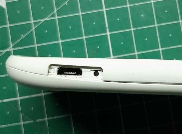 Телефон Samsung GT-E1272