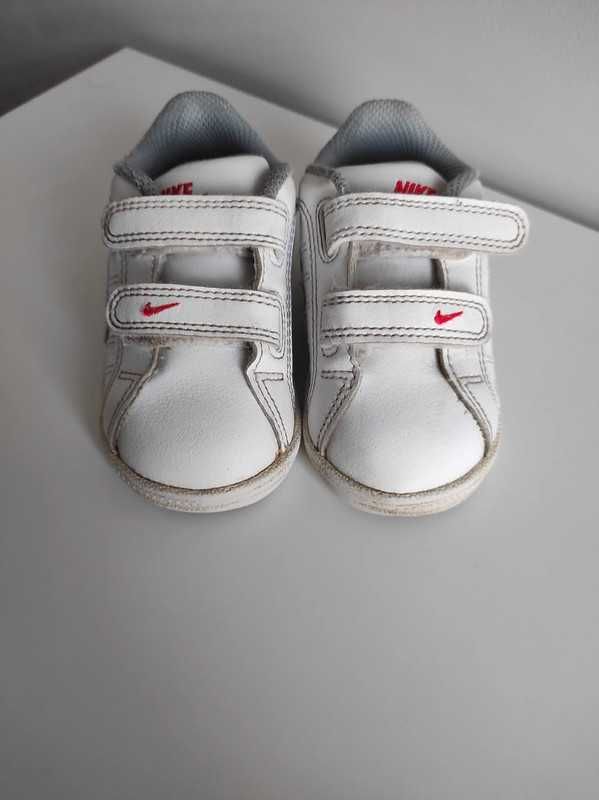 Buty sportowe białe dziecięce Nike r 21, 5 cm