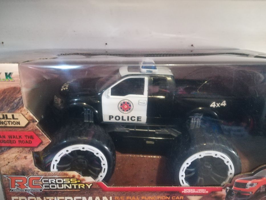 Пикап Полиция на больших колеса ,25 см,радиоуправление,аккумуляторы.