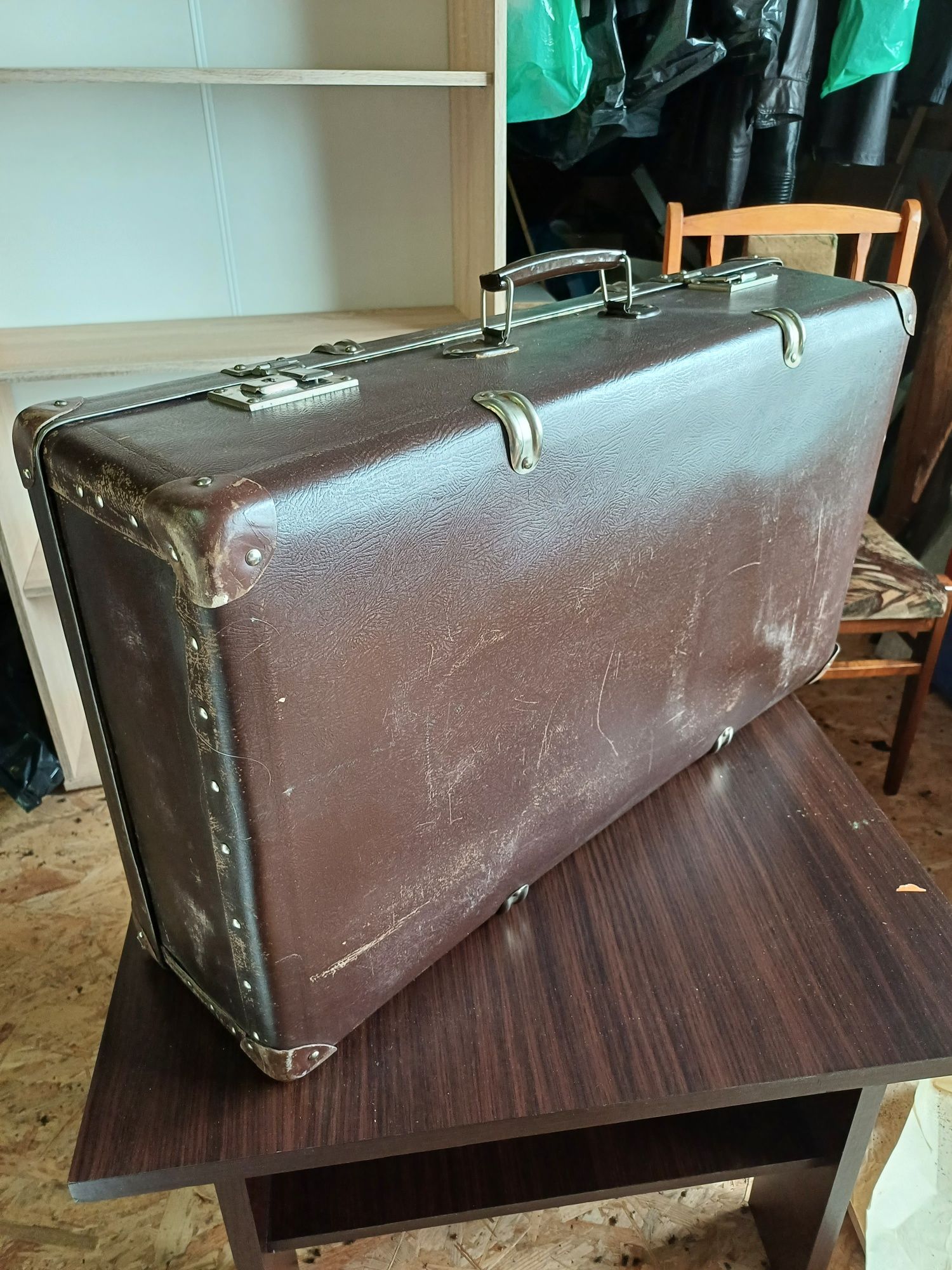 Stara duża walizka. Retro. PRL