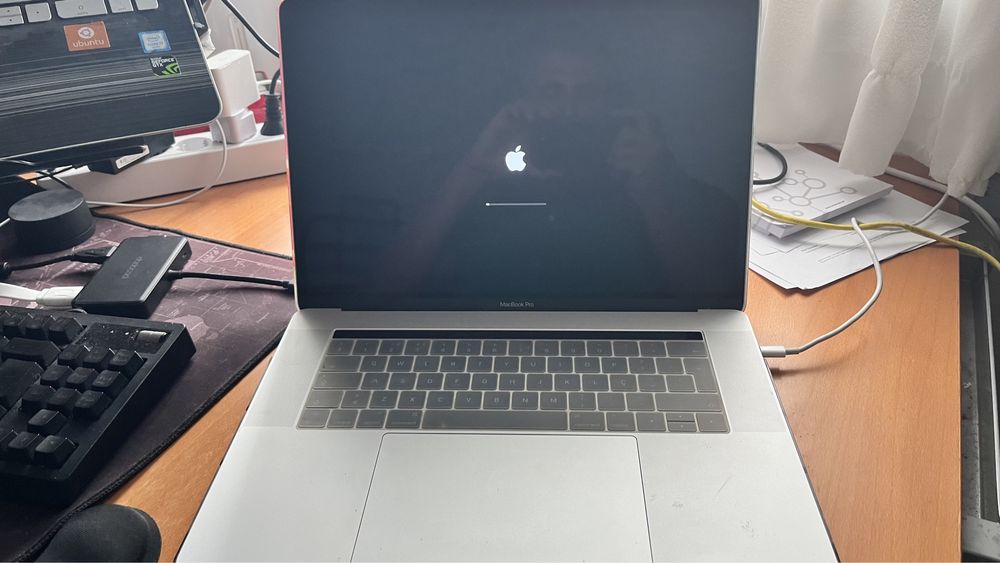 Apple MacBook Pro 15 Touch Bar - A1707 - Late 2016 (i7/16GB/512GB SSD)