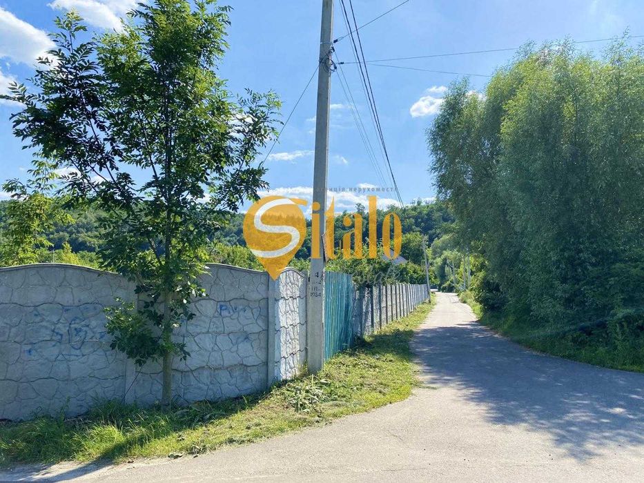Кутова ділянка біля Київських Карпат та озера в Підгірцях