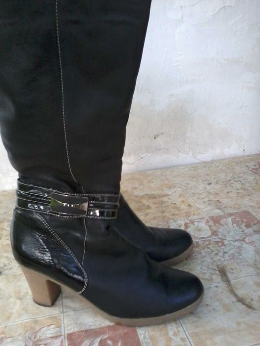 Продам кожаные женские сапоги
