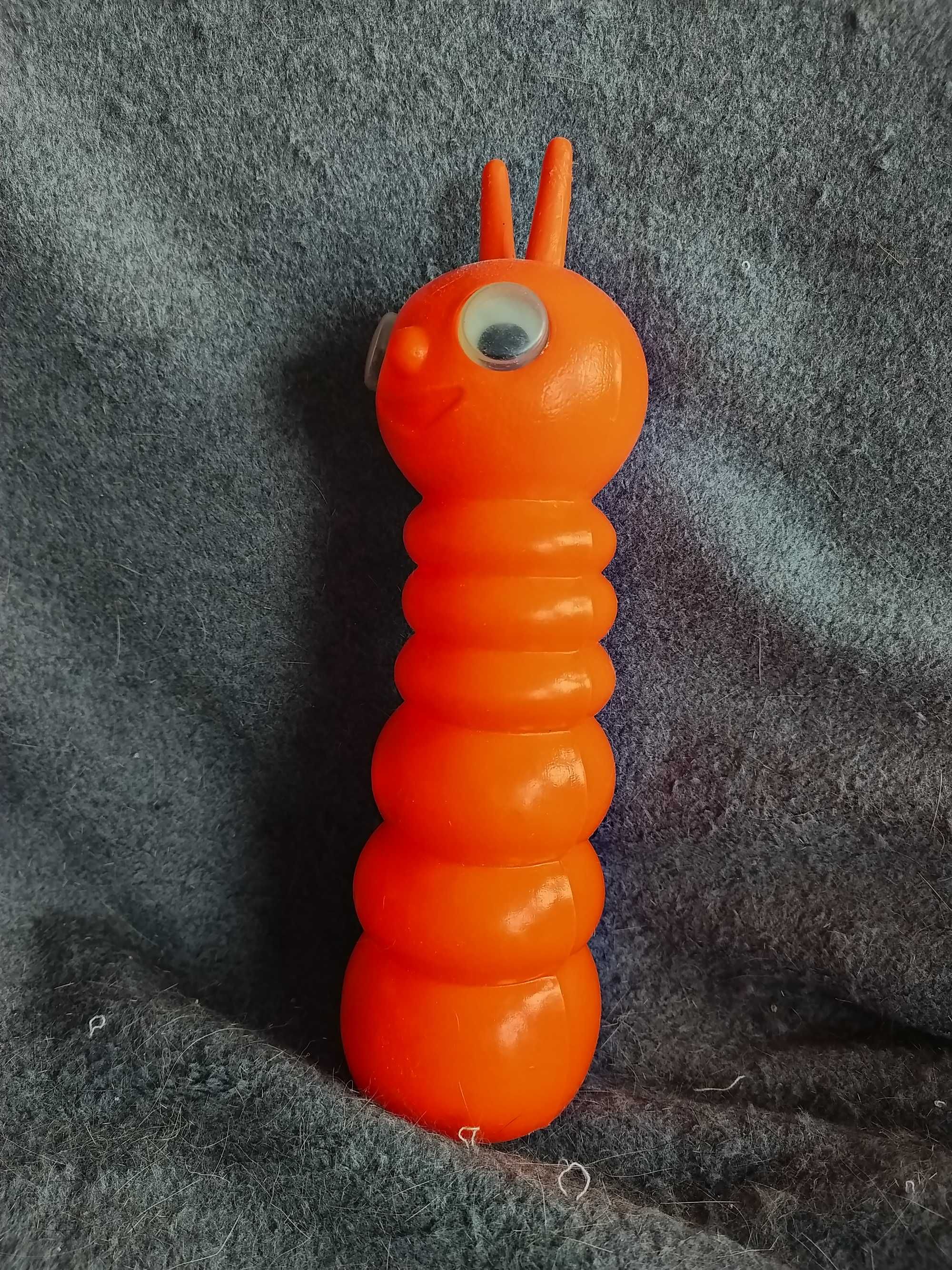 Zezolek, zabawka plastikowa, gąsienica PRL