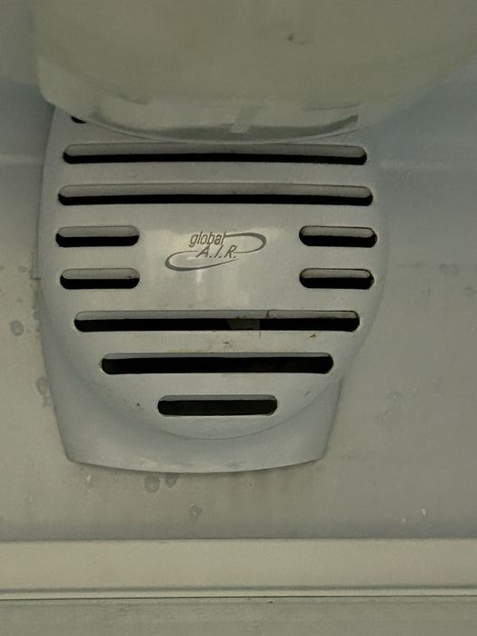 Вбудованмй холодильник ARISTON OPERA