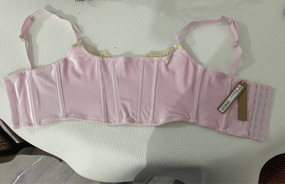 Новий корсет skims