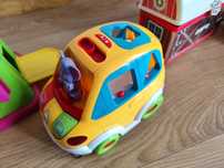 Conjunto brinquedos (carro, castelo)
