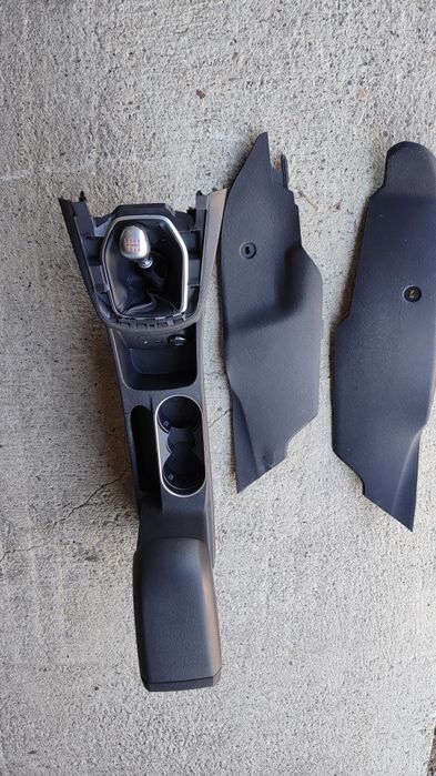 Ford Fiesta MK7 podlokietnik