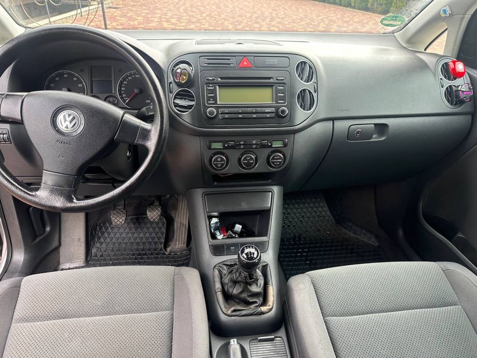 Продам Golf 5 + - 1.6 бензин