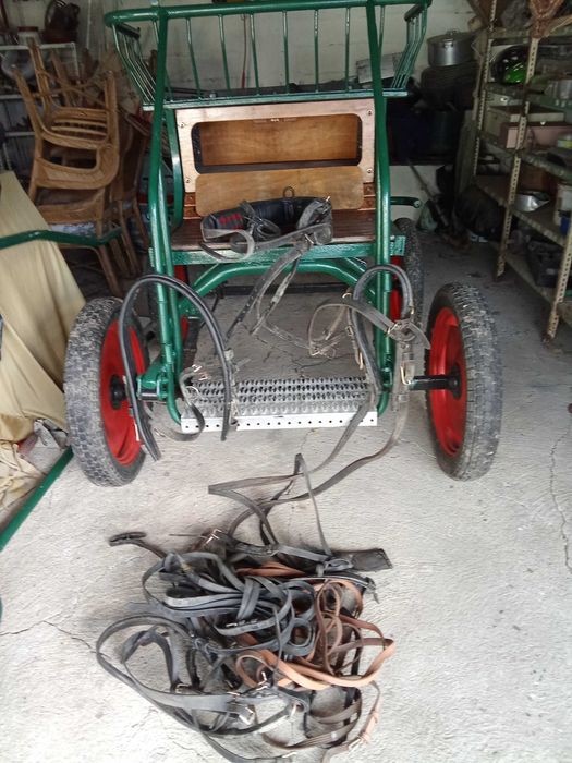 Antiguidades e tambem charretes antigas