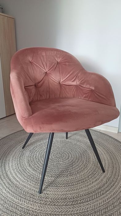 Krzesła welurowe (200zł -róż, 250zł- szary)