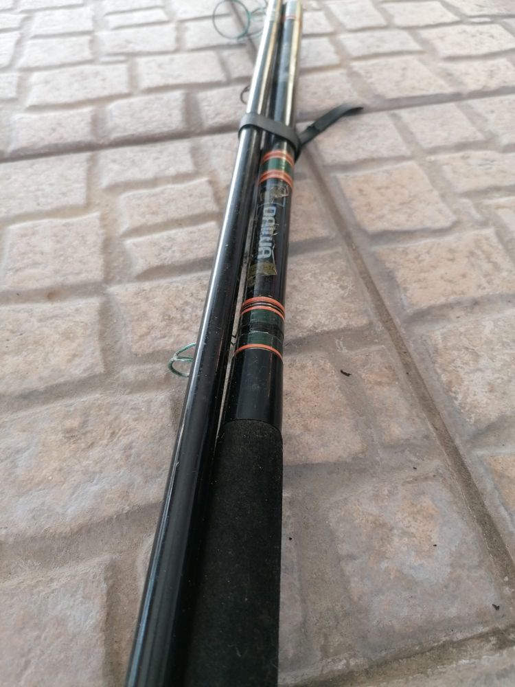 Carretos, canas de pesca e chumbos