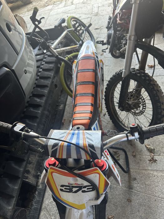 Moto 2 tempos como nova (reservada )