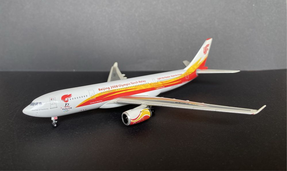Avião Airbus A330-300 Air China (escala 1:400)