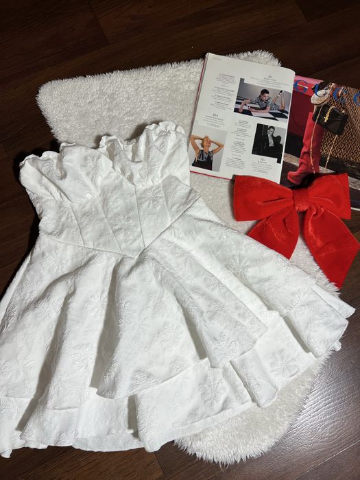 Біла -лялькова сукня