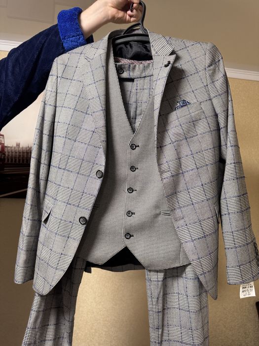 Костюм чоловічий трійка