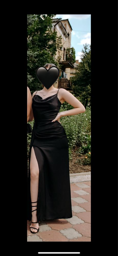 Вечірня сукня в чорному кольорі