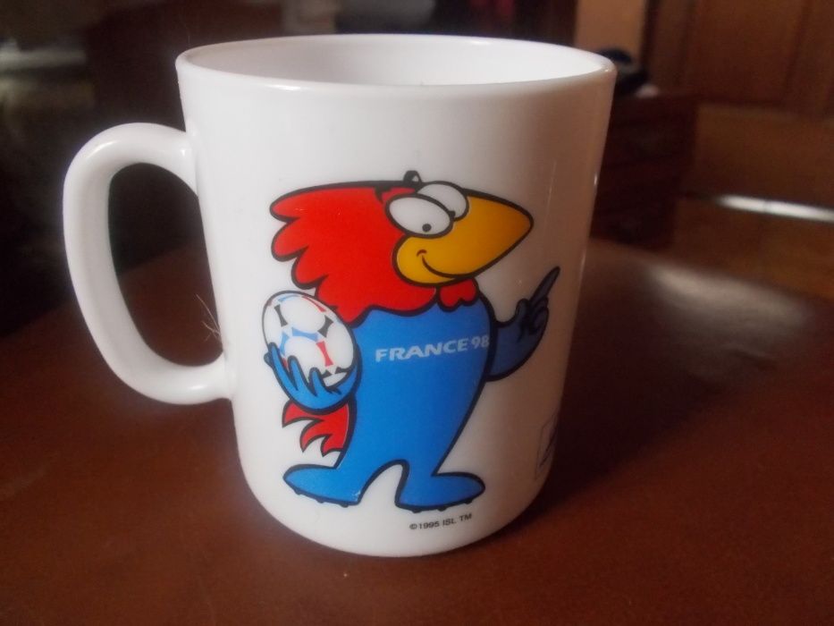 caneca do mundial de futebol de 98 em frança