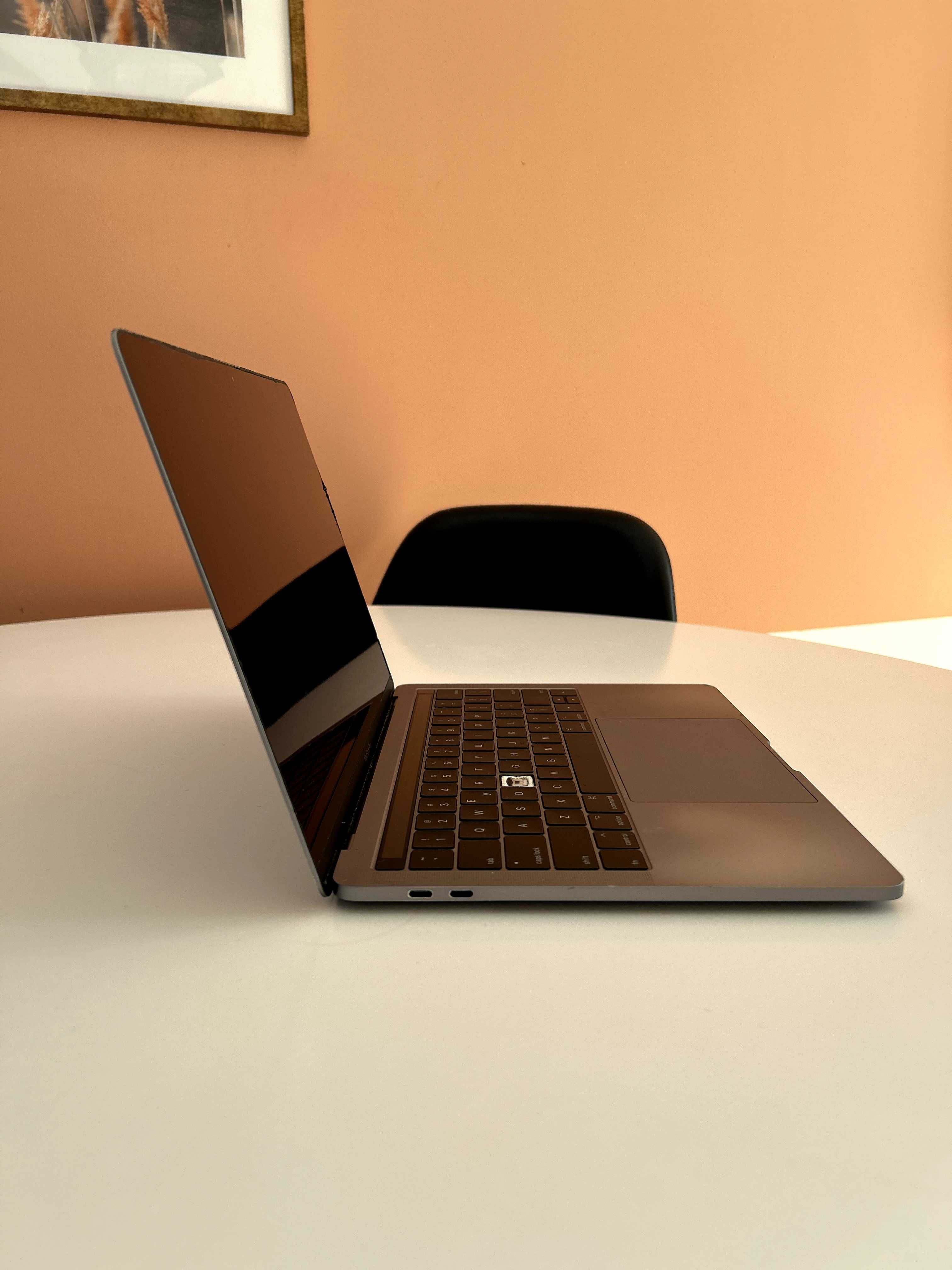 MacBook Pro 2017 (13-inch,Intel Core i5,8 GB RAM,512)