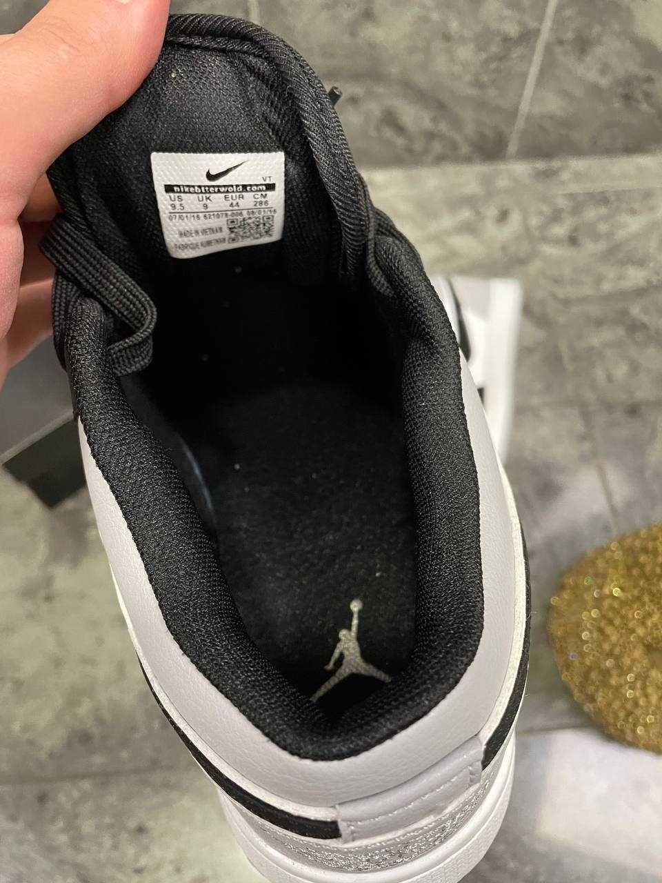 Кроссовки Nike Air Jordan 1 демисезон
made in Vietnam натуральная кожа