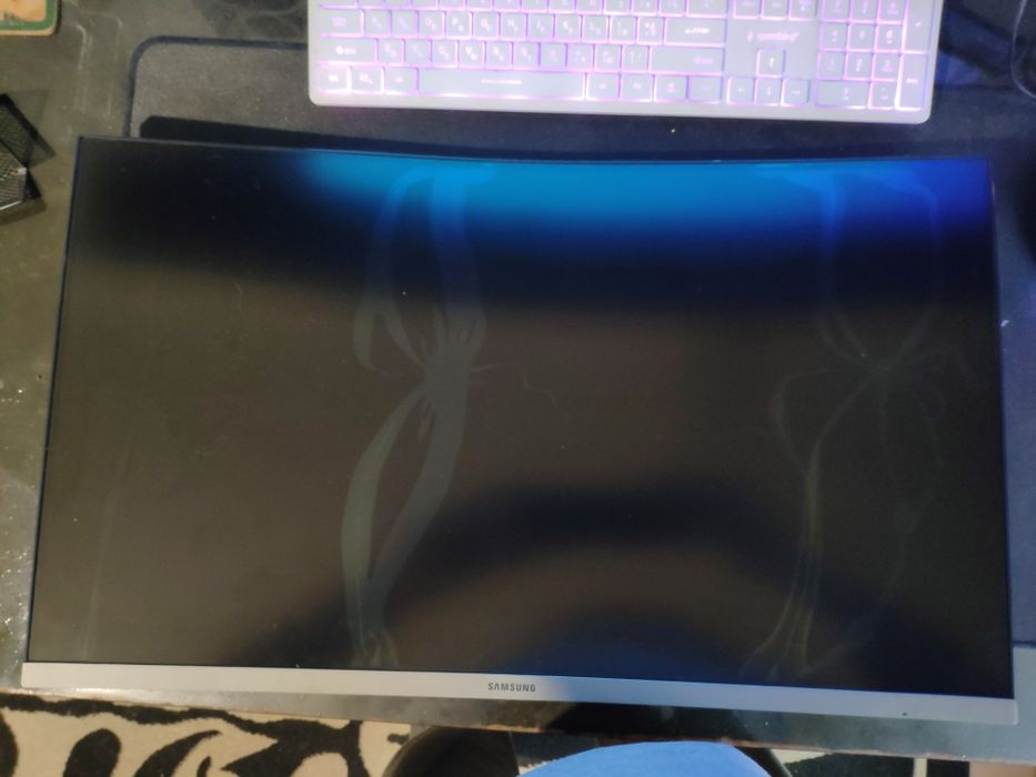 Samsung c27r500fhi