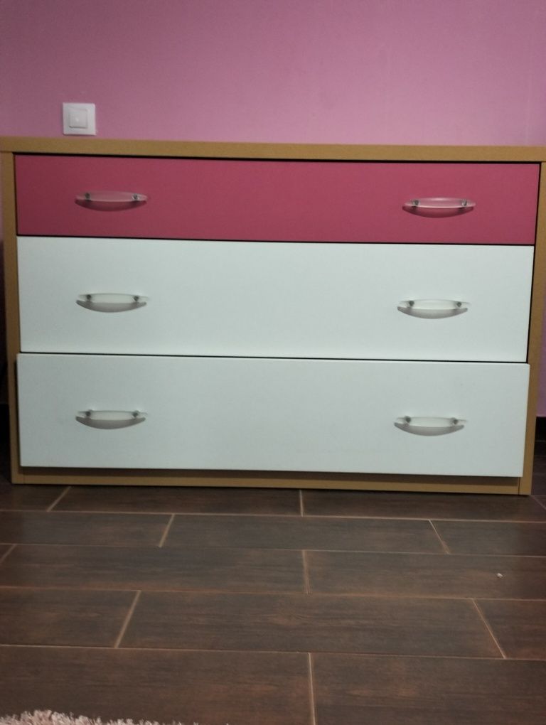 Cómoda quarto menina
