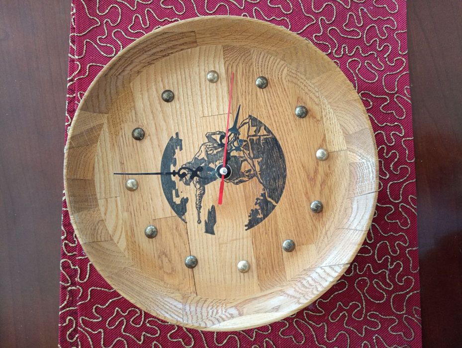 Часы с дерева (бук),б/у - 150 грн.