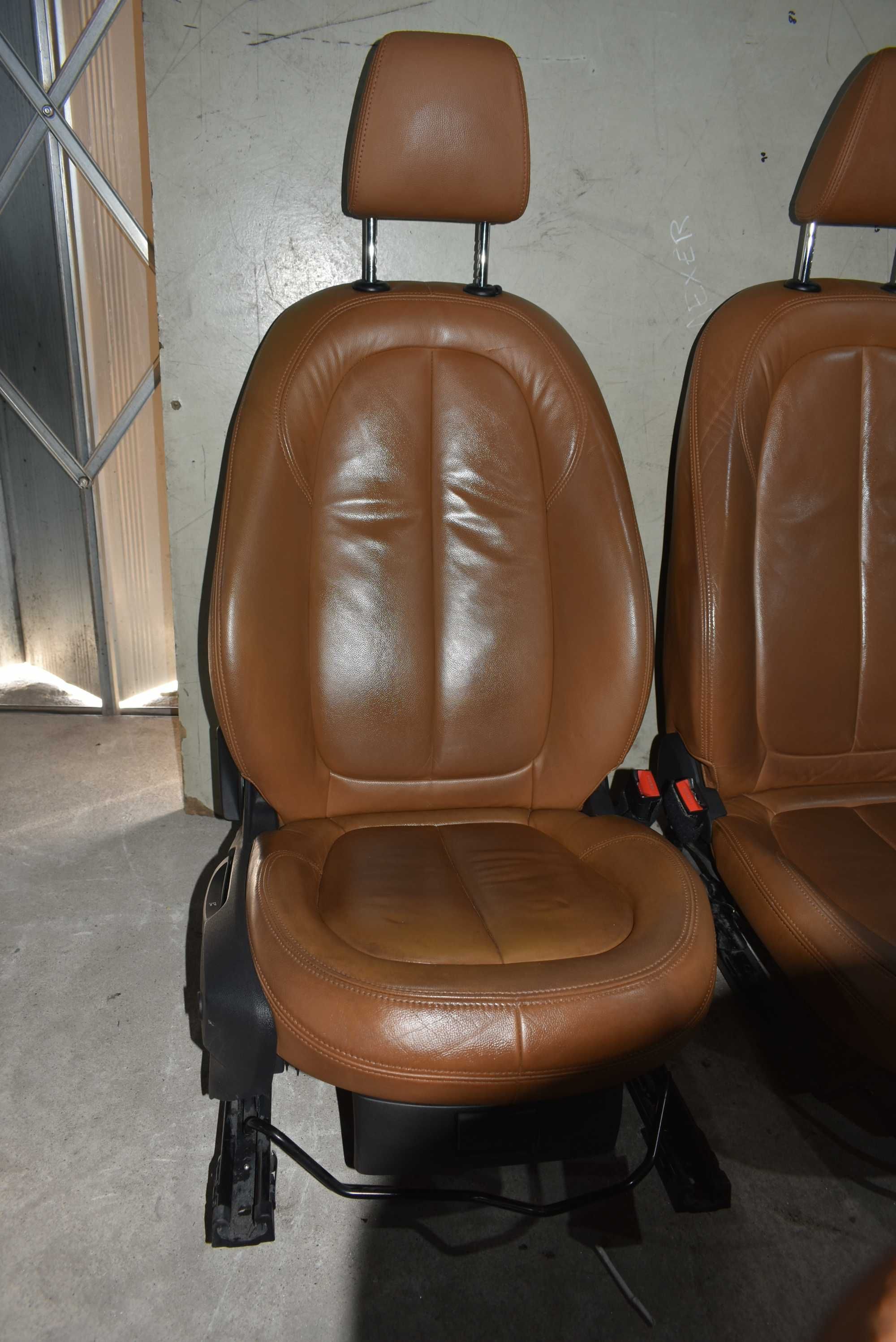 Bancos castanhos bmw f45