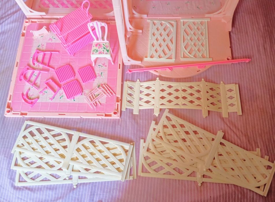 Pink N Pretty House e sala de jantar Barbie.Leia descrição do anúncio.