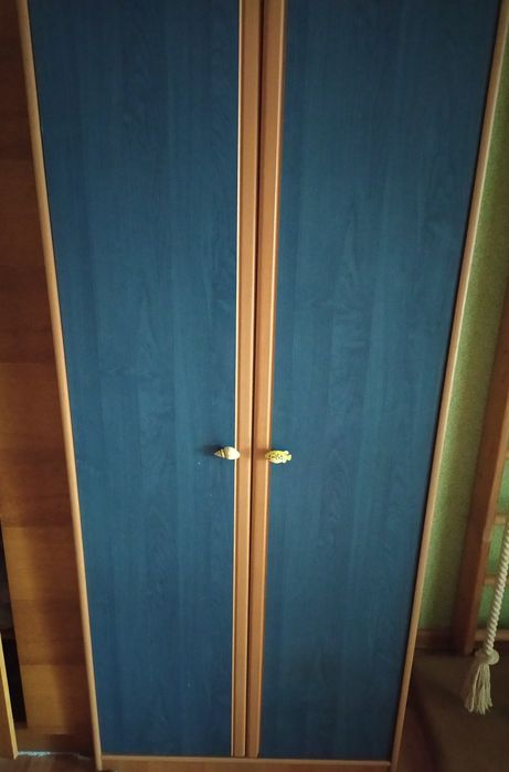 Продам шкаф одежный,книжную полку