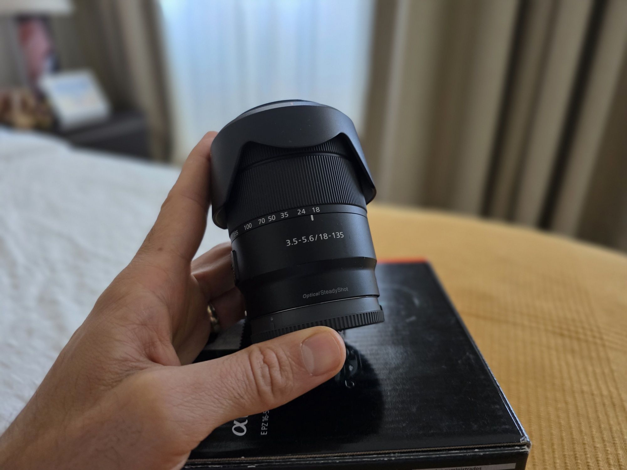 Objetiva Sony 18-135mm f/3.5-5.6 OSS