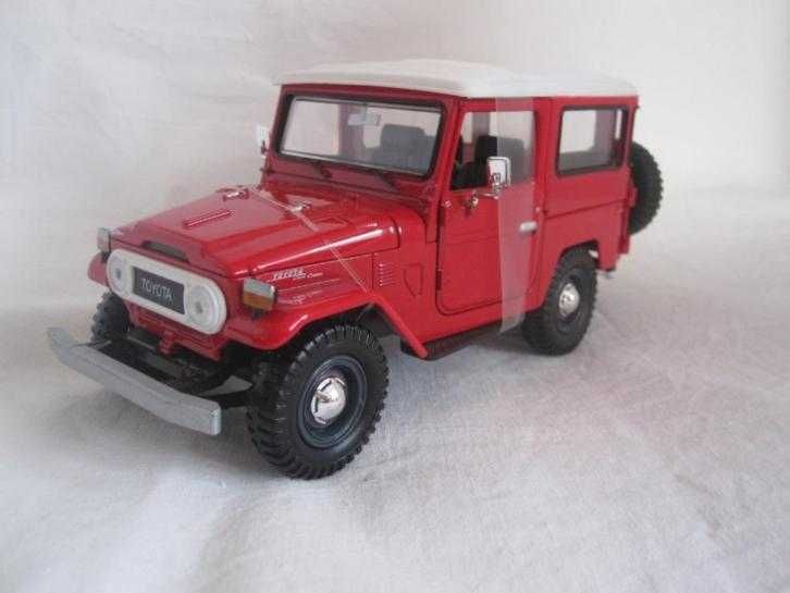 Motormax Toyota Land Cruiser 1/24